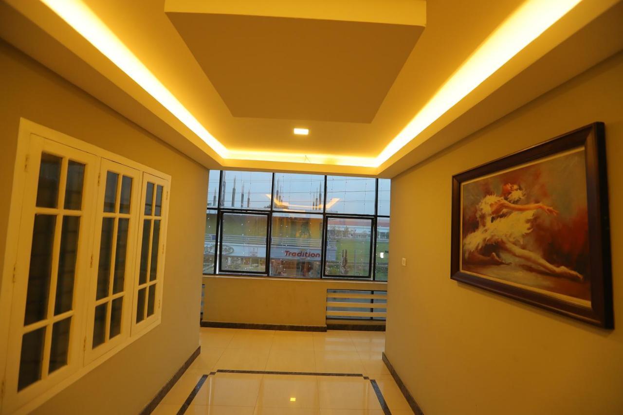 Sapphire Inn Недумбассери Экстерьер фото