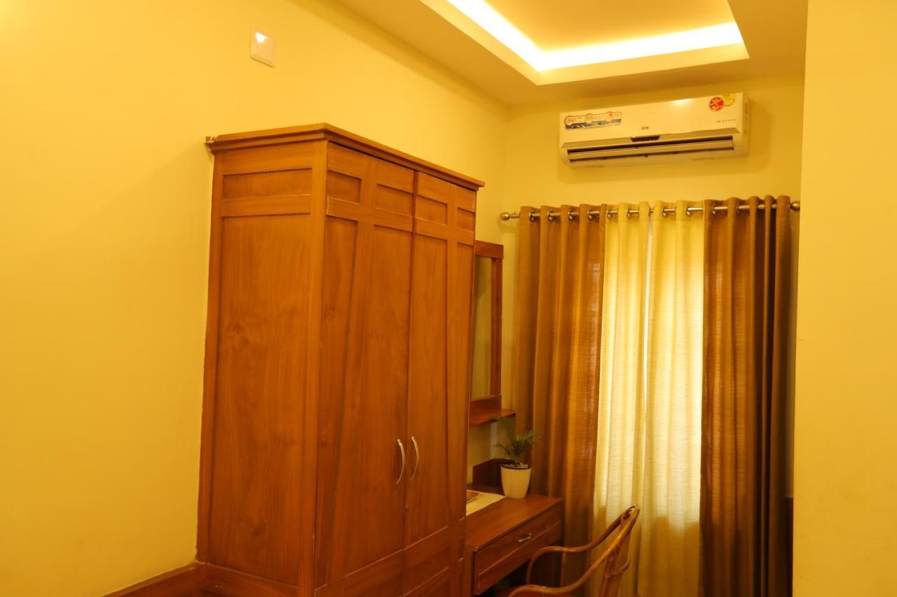 Sapphire Inn Недумбассери Экстерьер фото