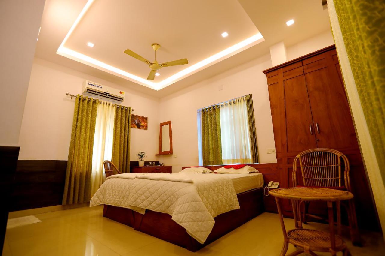 Sapphire Inn Недумбассери Экстерьер фото