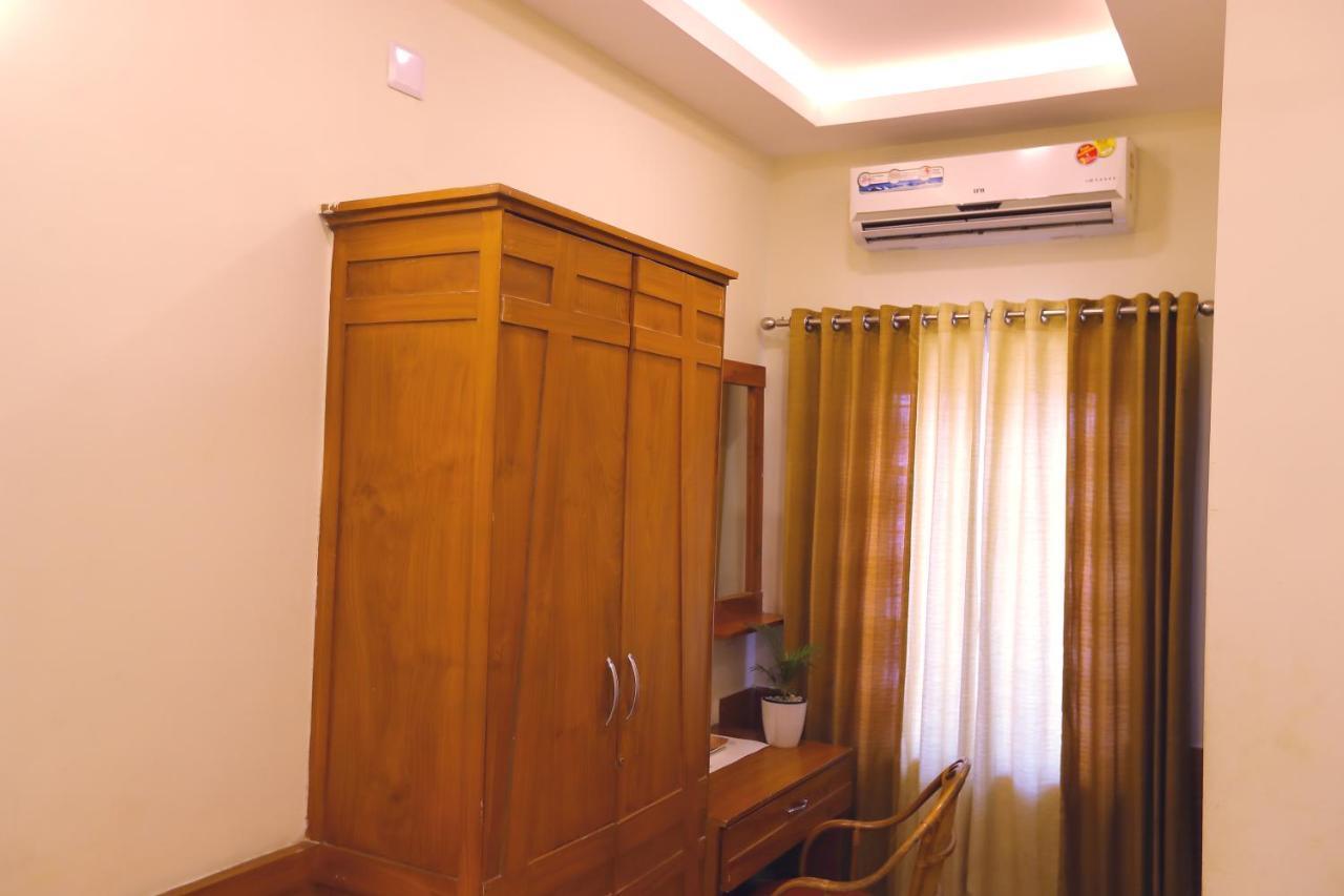 Sapphire Inn Недумбассери Экстерьер фото