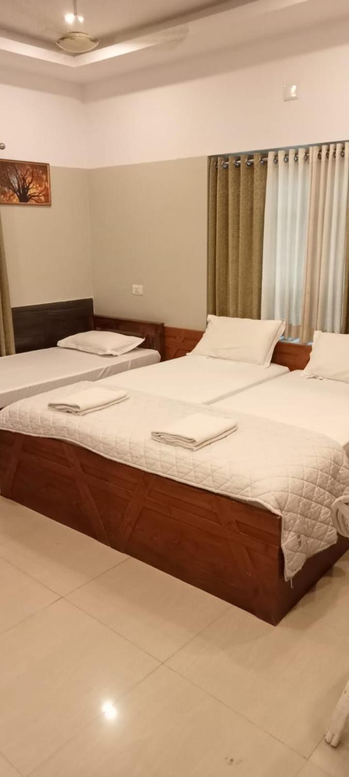 Sapphire Inn Недумбассери Экстерьер фото